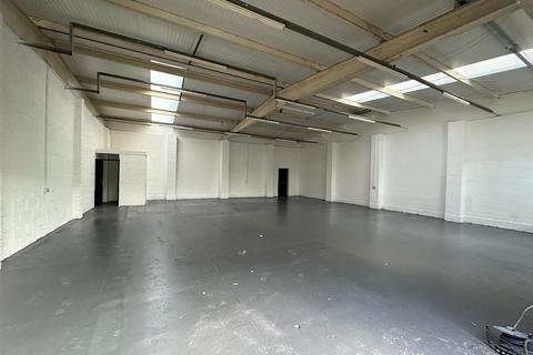 Warehouse to rent, Brookway Trading Estate, Brookway, Newbury, Berkshire, RG14