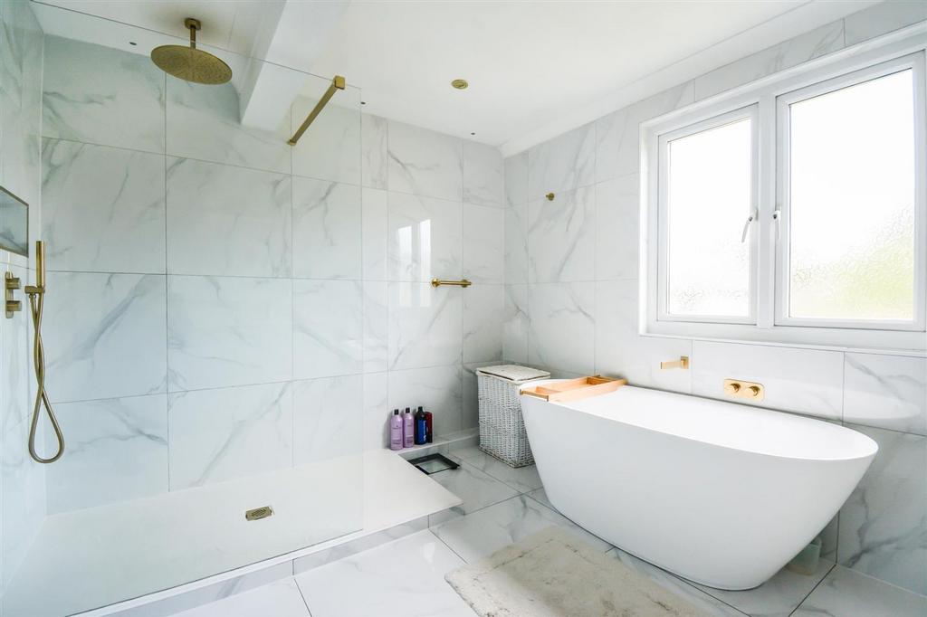 BATHROOM (1).jpg