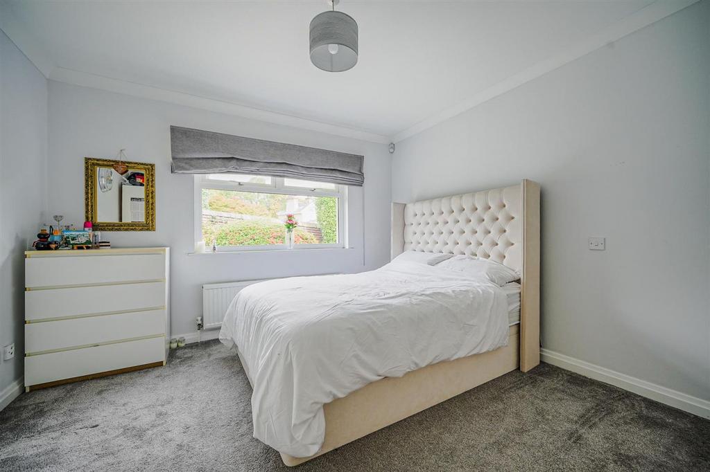Bed 5.jpg