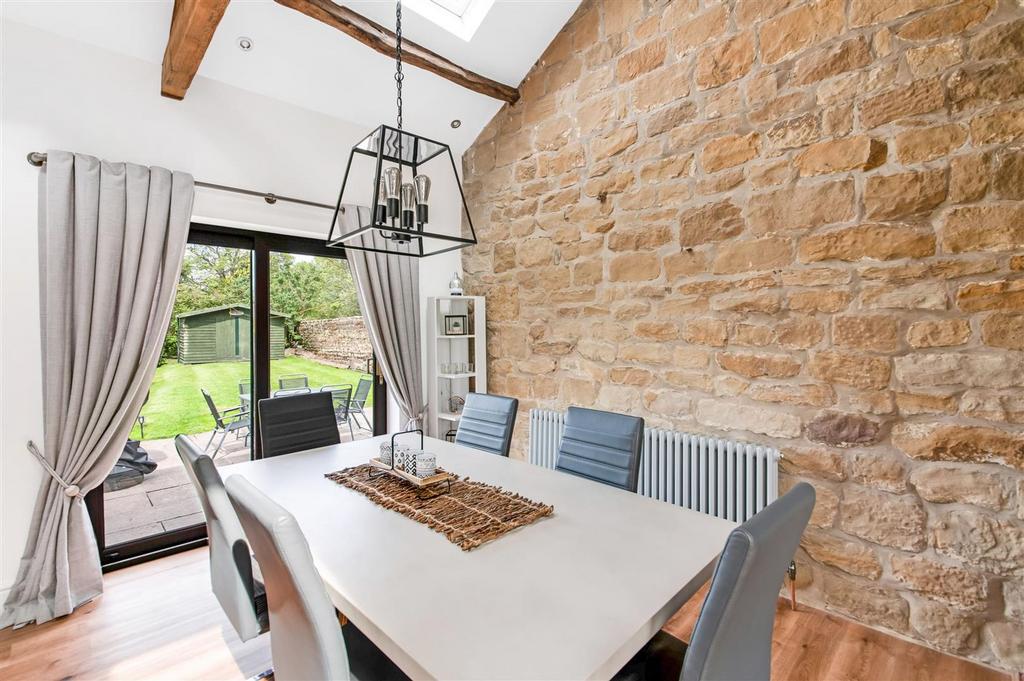 Living/dining area