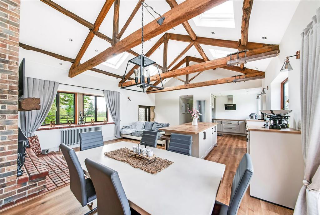 Living/dining area