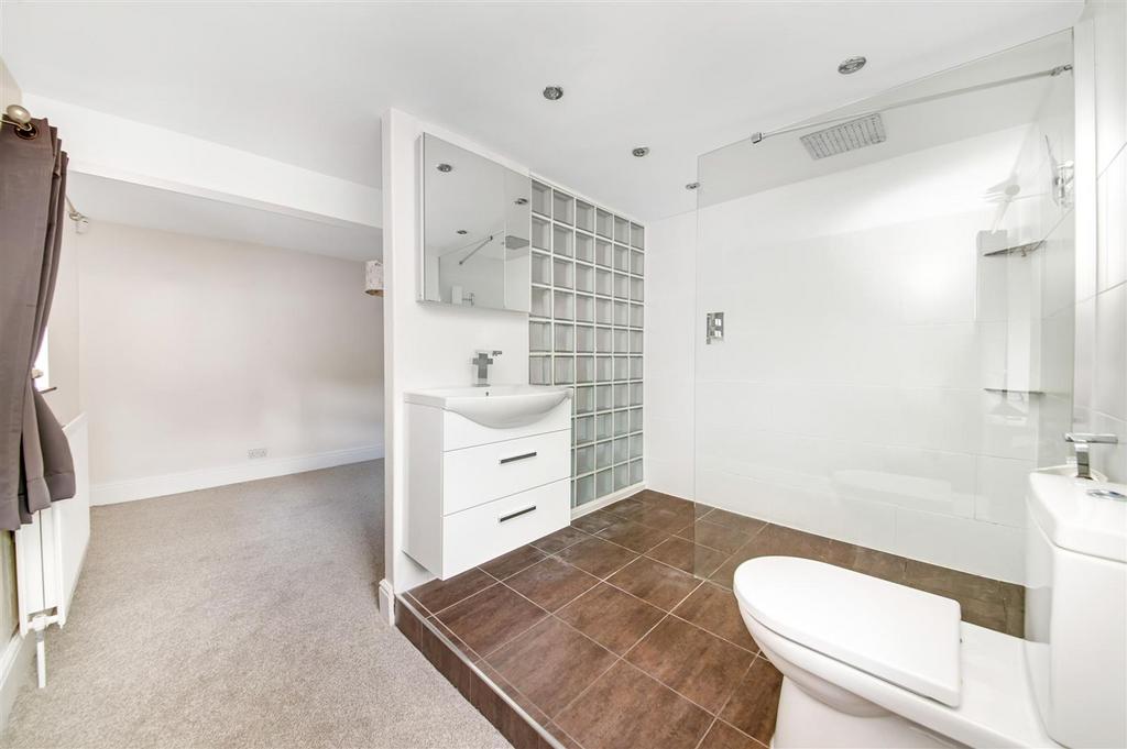 En suite shower room