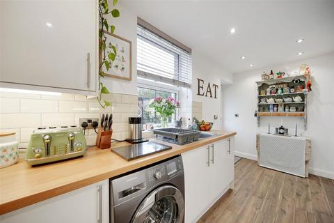 105 Burn Road, Huddersfield, HD2 2EG