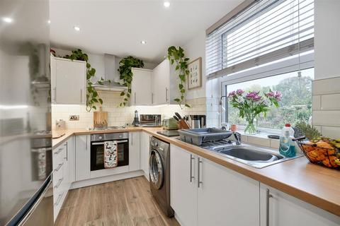105 Burn Road, Huddersfield, HD2 2EG