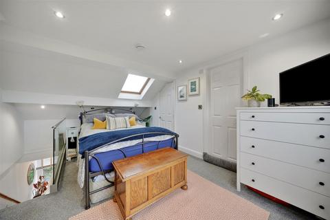 105 Burn Road, Huddersfield, HD2 2EG