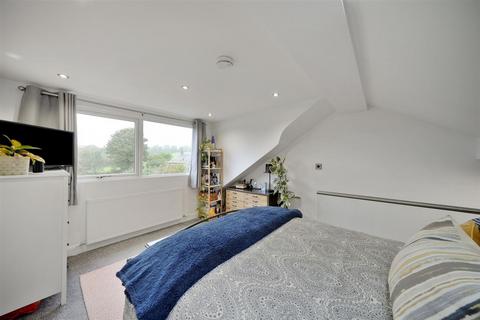 105 Burn Road, Huddersfield, HD2 2EG