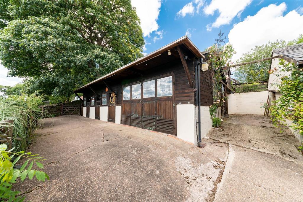 Barn/stables