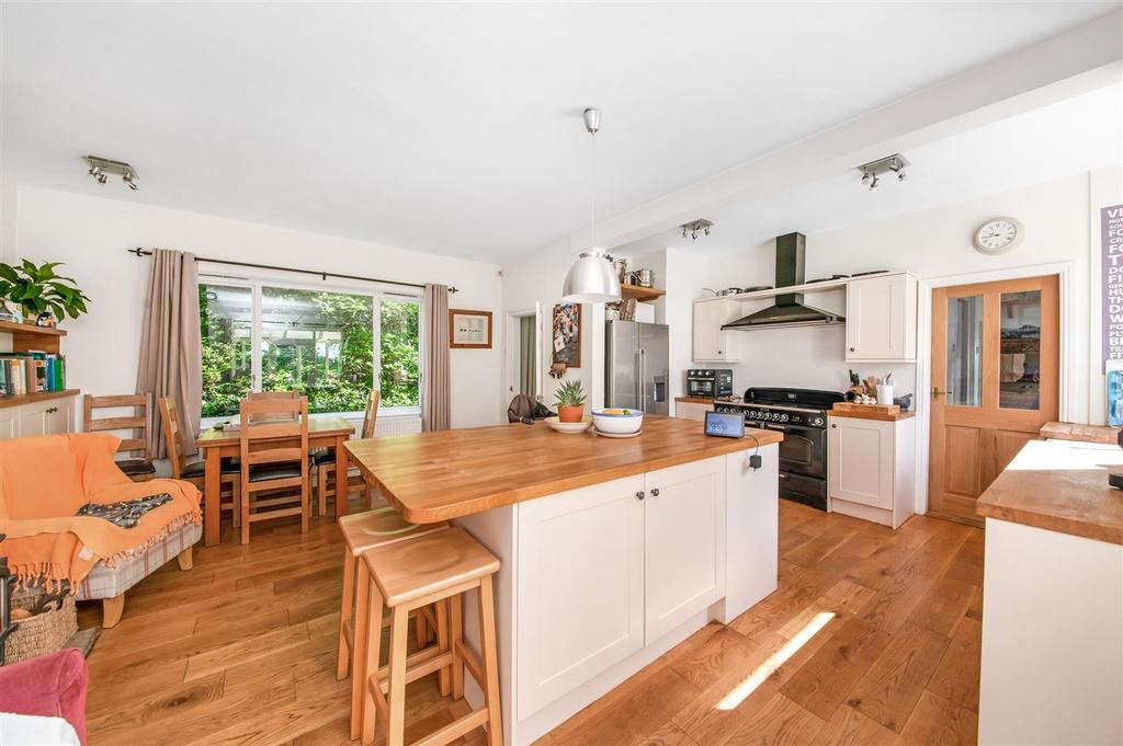 Living/dining kitchen