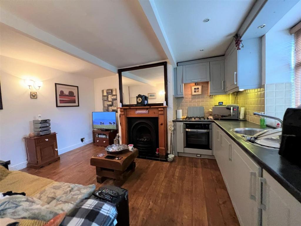 Open plan living/kitchen