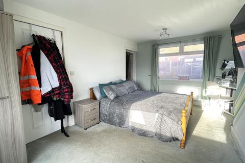 4 bedroom semi-detached house for sale, Strafford Street, Darton