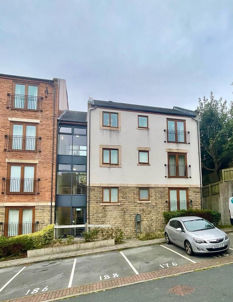 Greenlea Court, Huddersfield, HD5 2 bed apartment for sale £115,000