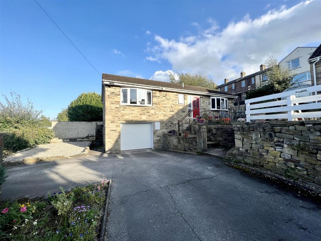 Elm Street, Skelmanthorpe, HD8 3 bed detached bungalow for sale £350,000