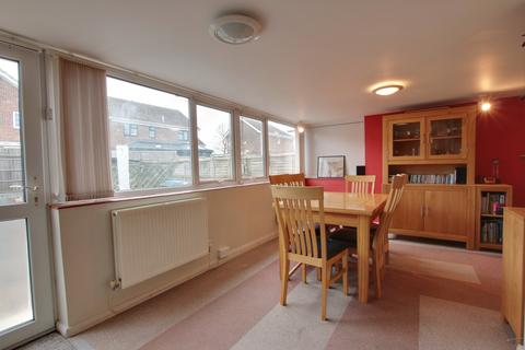 8 Abbots Way, Fareham, PO15 5BX