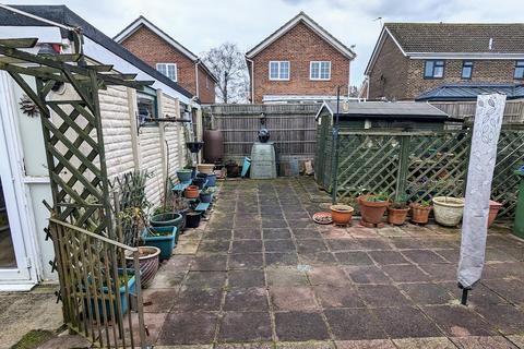 8 Abbots Way, Fareham, PO15 5BX