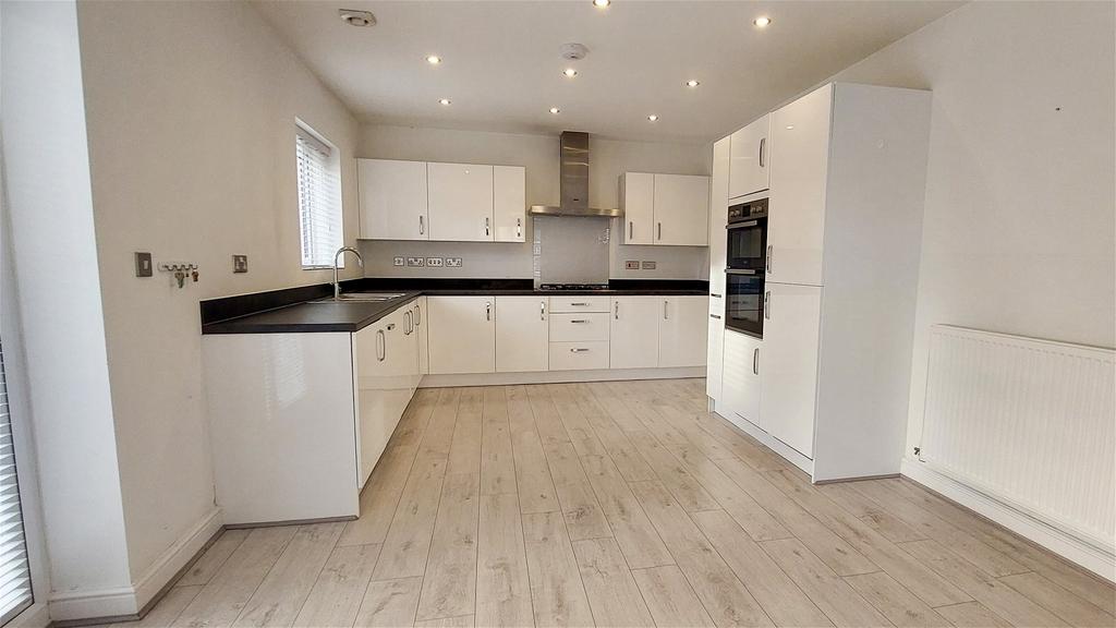 Ulverston Drive, Skelmersdale WN8 5 bed detached house £300,000