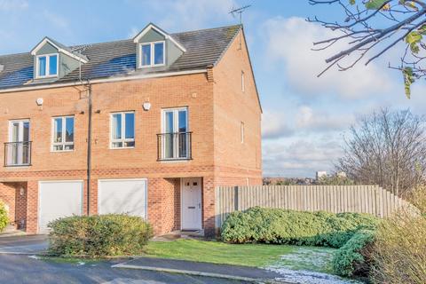 3 bedroom end of terrace house for sale, Jude Court, Leeds