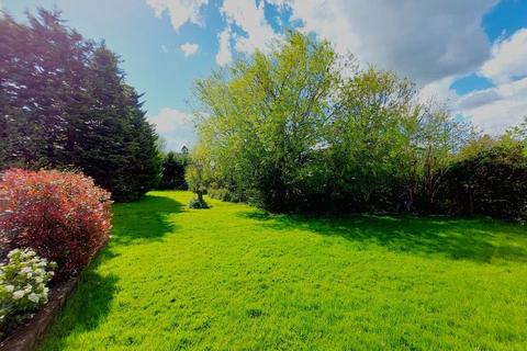 24 Harecroft, Fetcham, Leatherhead, KT22 9NS