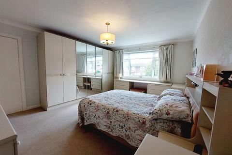 24 Harecroft, Fetcham, Leatherhead, KT22 9NS