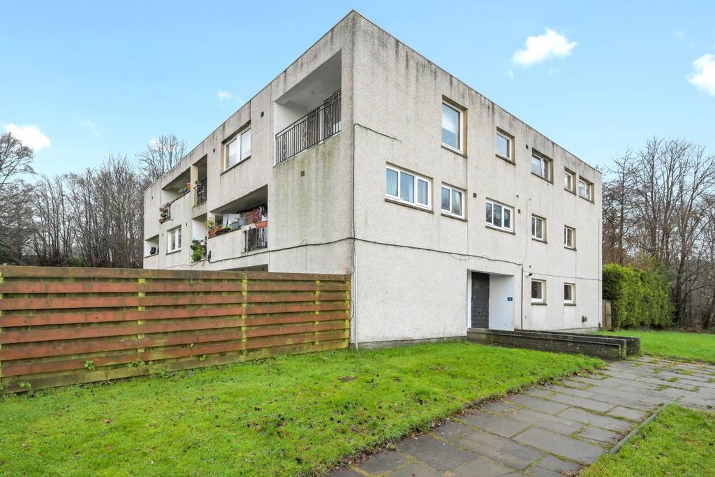 12/6 Dreghorn Drive, Edinburgh EH13 3 bed flat £155,000