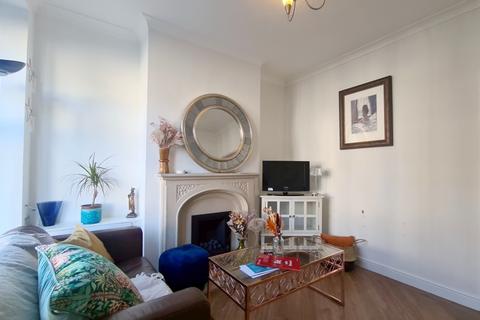 2 bedroom terraced house to rent, Victoria Street, Dunstable, LU6