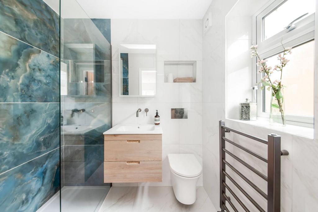 Bedroom one en suite