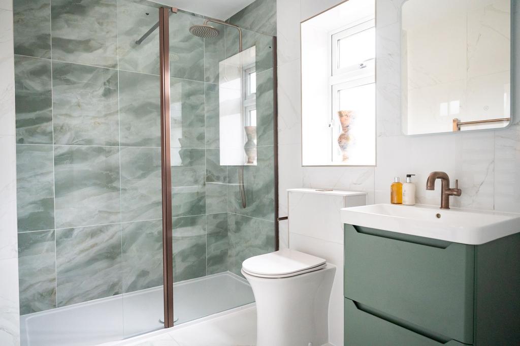 Bedroom two en suite