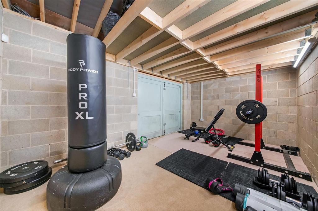 Garage two / gym