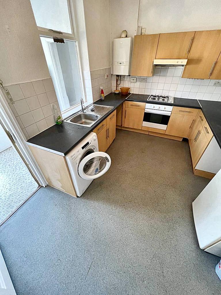 North Street, Rawmarsh S62 2 bed end of terrace house £650 pcm (£150 pw)
