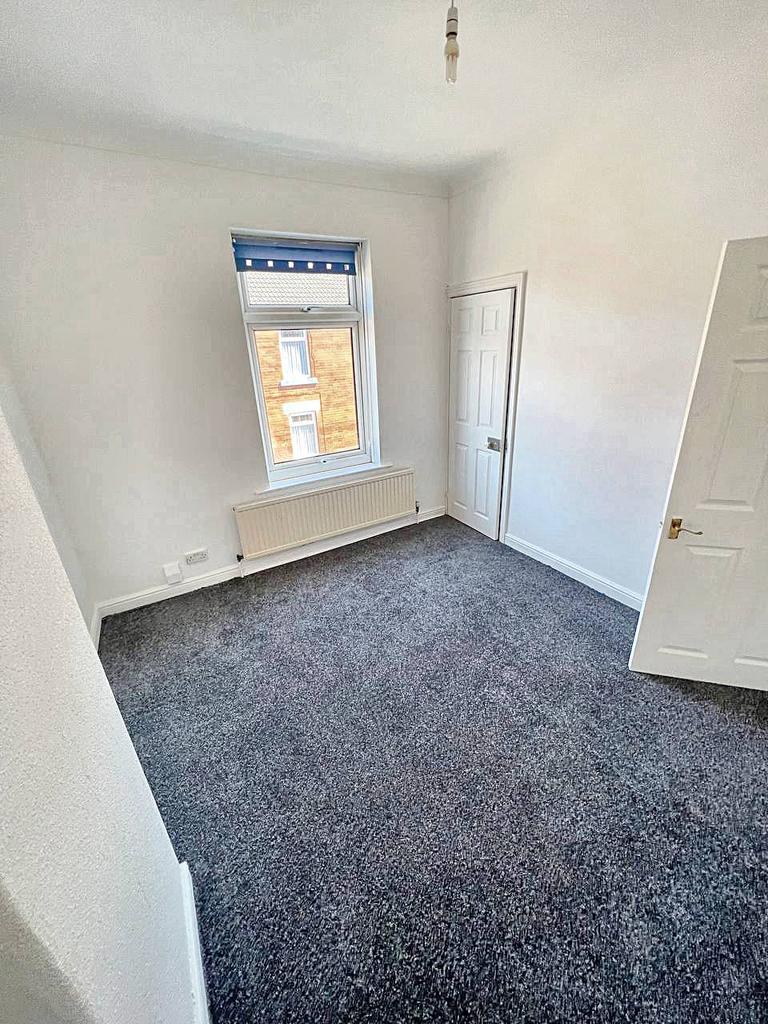 North Street, Rawmarsh S62 2 bed end of terrace house £650 pcm (£150 pw)