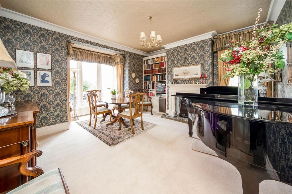 Far Banks, Honley, HD9 4 bed detached house for sale £600,000
