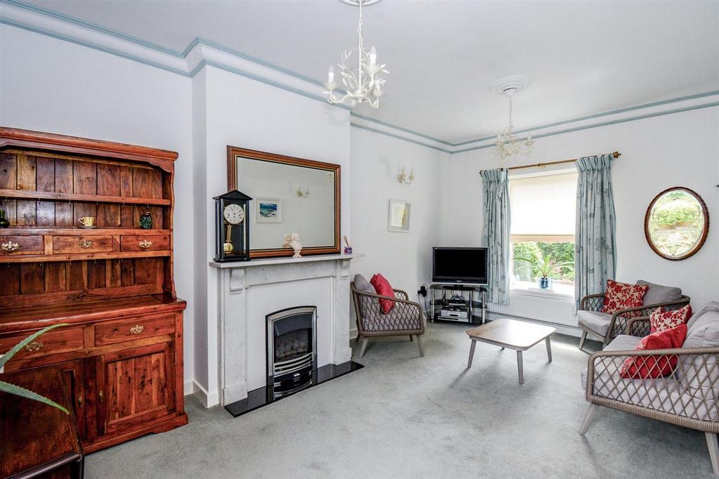 Buckden Road, Edgerton, HD3 2 bed semidetached bungalow for sale £