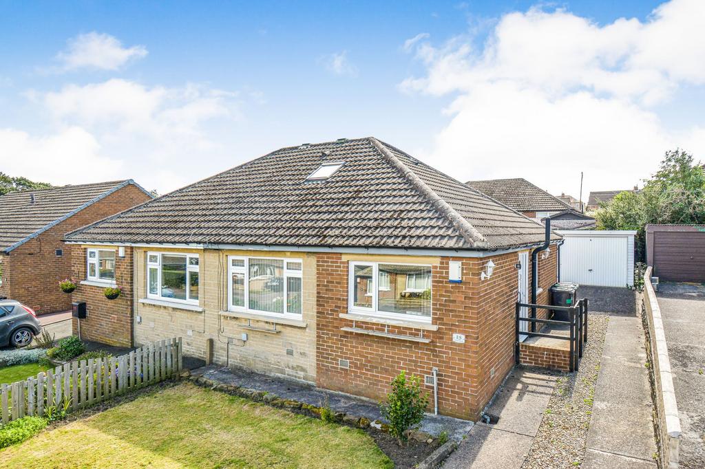 Chiltern Avenue, Huddersfield, HD3 2 bed semidetached bungalow for