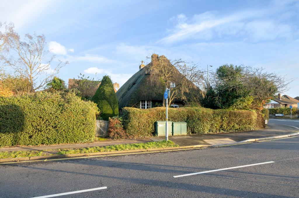 Chestnut Avenue, Eastleigh, Hampshire, SO50 2 bed semidetached house
