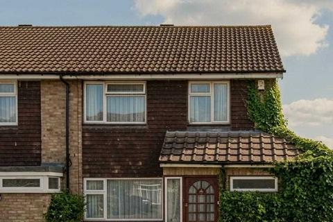 3 bedroom end of terrace house to rent, Goodman Park, Slough