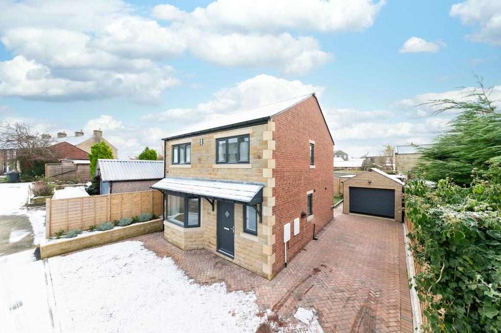 Spencer Street, Skelmanthorpe, HD8 4 bed detached house for sale £325,000