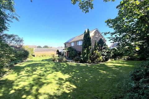 4 bedroom detached house for sale, The Coppice House, Thornhill Drive, Walton