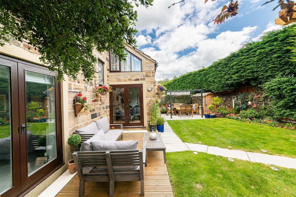 Ivy Cottage, Mill Farm Drive, Newmillerdam 4 bed detached house for