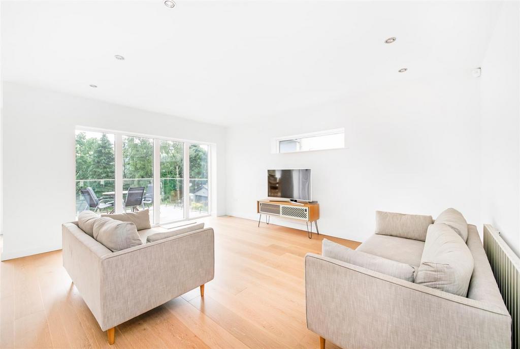 Open plan dining/kitchen
