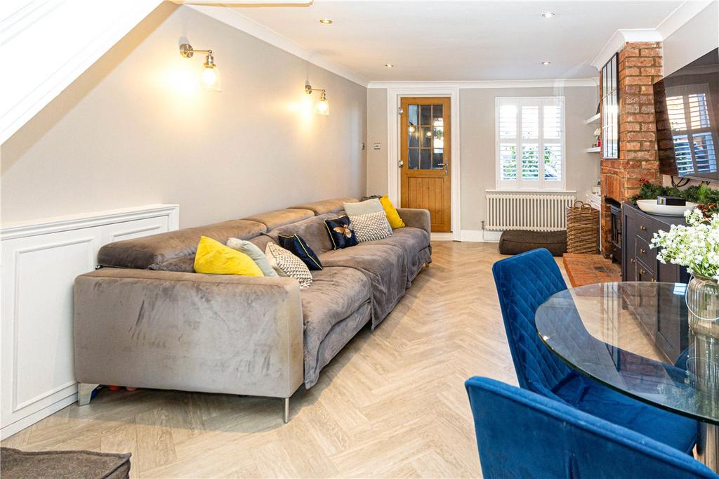 Cravells Road, Harpenden, Hertfordshire 2 bed terraced house for sale