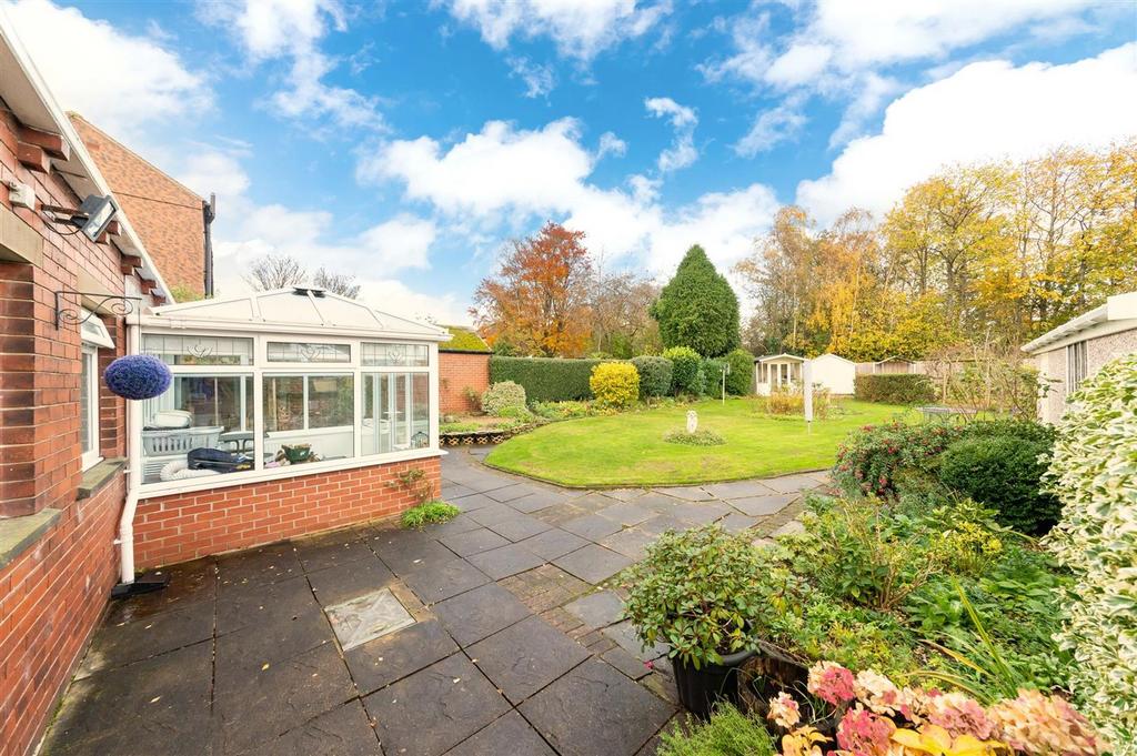 Churchfield Lane, Darton 3 bed detached bungalow £400,000