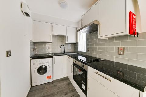 Studio to rent, Godolphin Close, Palmers Green