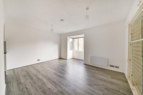 Studio to rent, Godolphin Close, Palmers Green