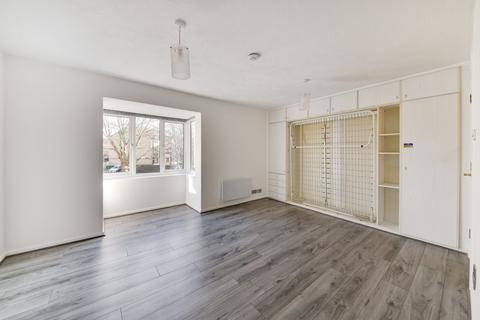 Studio to rent, Godolphin Close, Palmers Green