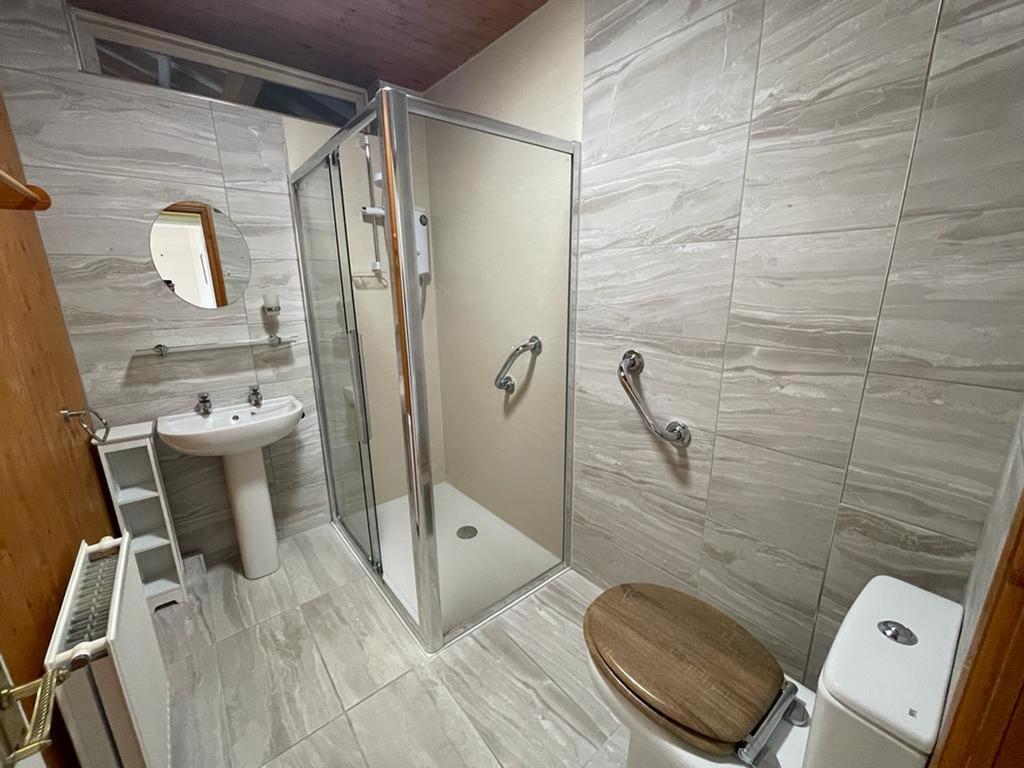 House shower room/bathroom