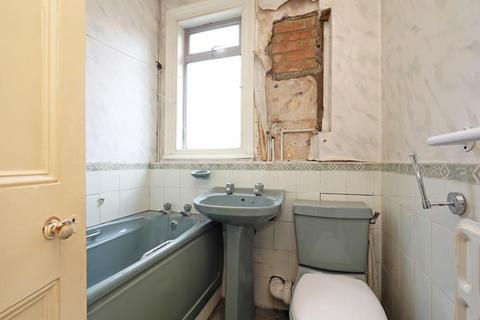 4 Derwent Road, London, W5 4TN