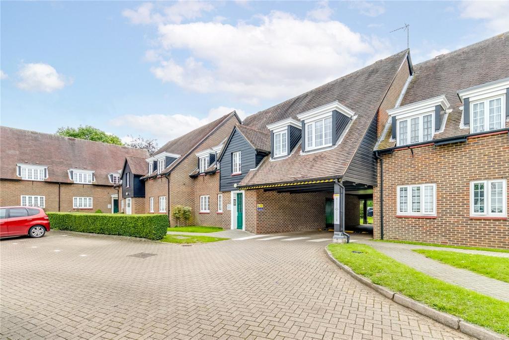 Welwyn Garden City, Hertfordshire... 2 bed apartment for sale £280,000