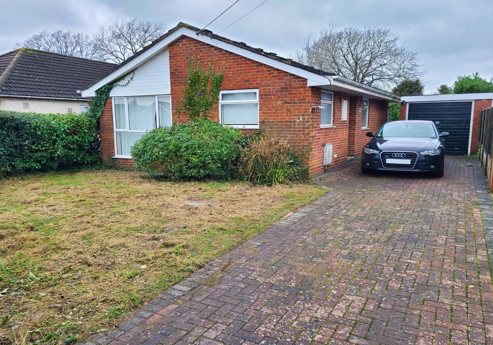 Southbourne Avenue, Holbury SO45 3 bed detached bungalow £280,000