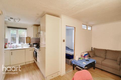 1 bedroom apartment for sale, Cosgrove Close, London