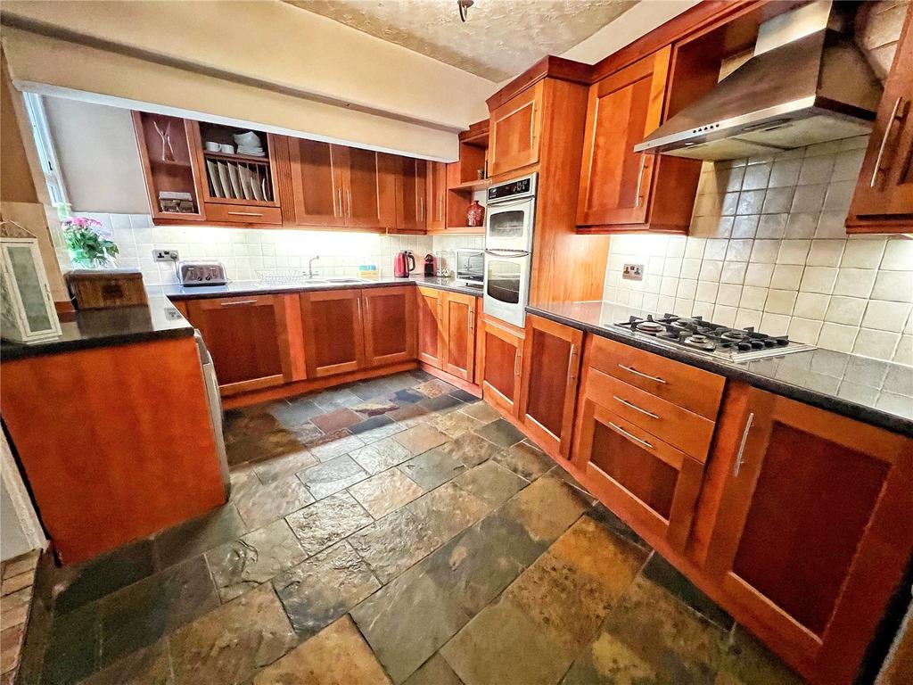 Stamford Road, Mossley, OL5 4 bed terraced house for sale £220,000