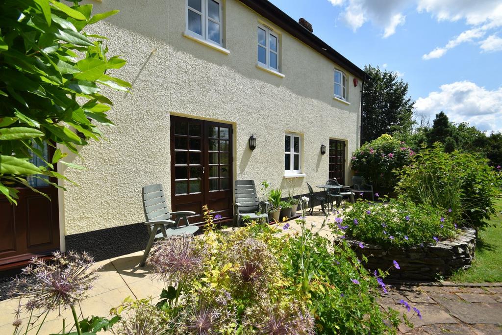 Orpington Court, Halberton, Tiverton, Devon, EX16 4 bed detached house